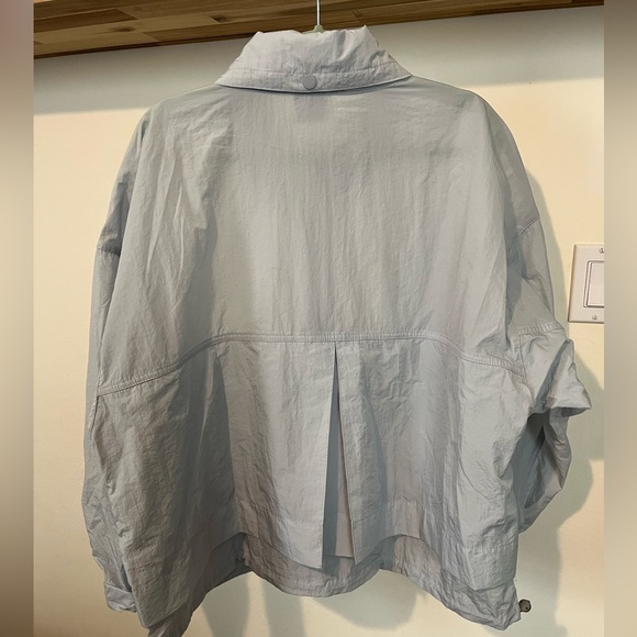 Columbia windbreaker jacket! Size 1X. Excellent condition. Optional hood - Picture 4 of 7